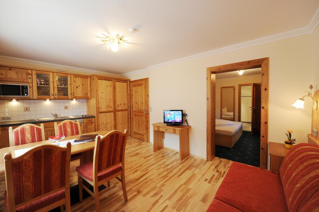 Hotel Garni Landhaus Platzer เซลล์ อัม ซิลลา ภายนอก รูปภาพ